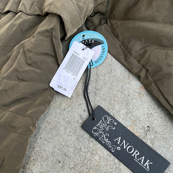 Anorak Drawstring Water Resistant Hooded Jacket Bloomingdales Exclusive NWT - Picture 9 of 10